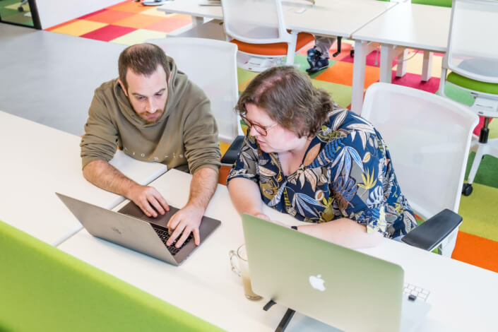 Bedrijfsreportage medewerkers aan het werk