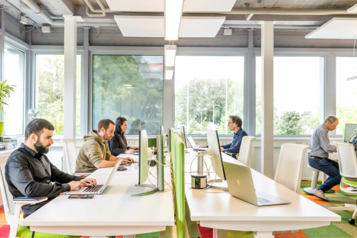 Bedrijfsreportage medewerkers aan het werk